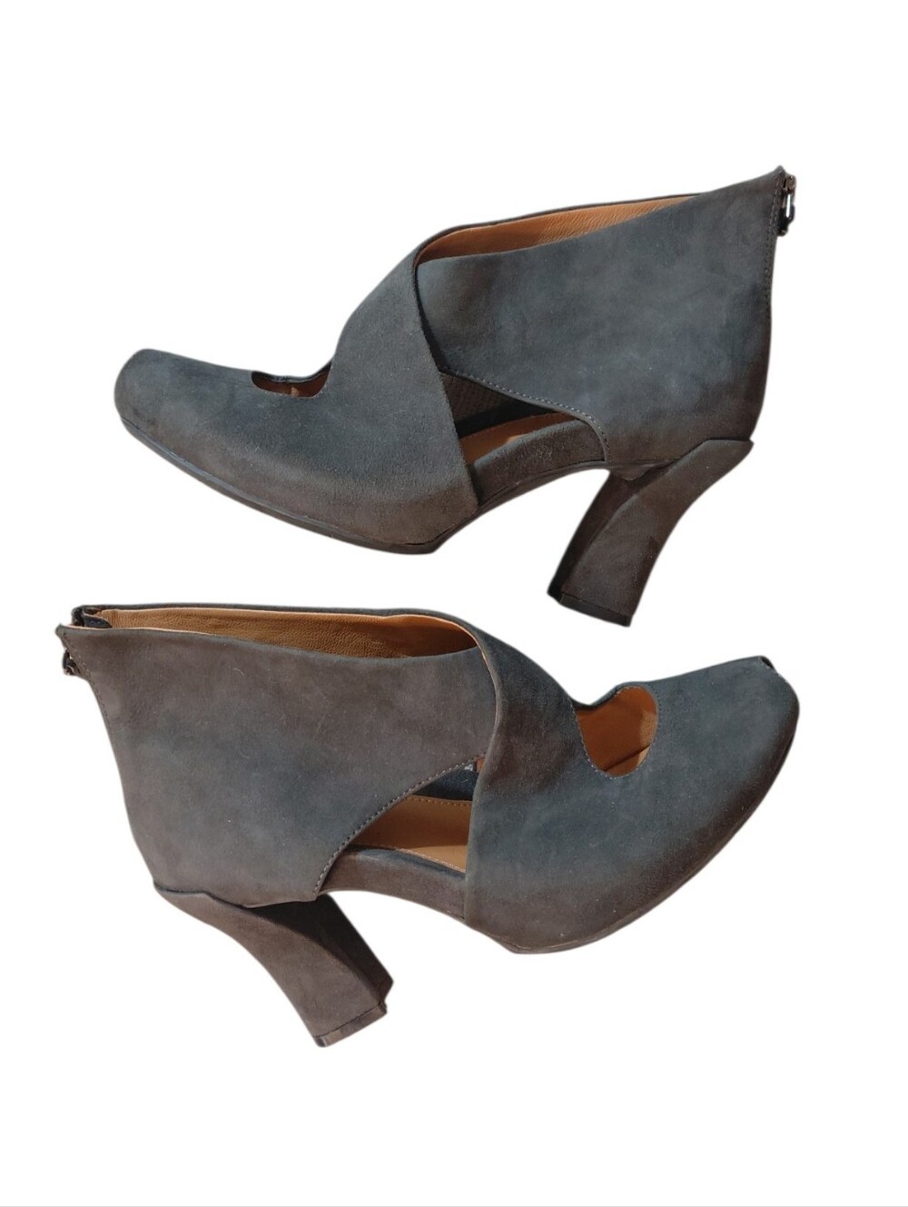 Earthies Slate Gray Suede Cutout Heels Size 8.5